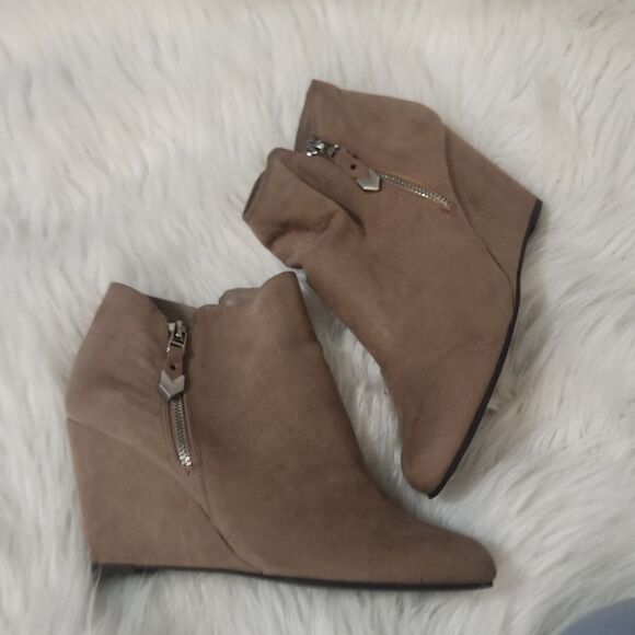 BCBG Paris Wyno Wedge Bootie Sz. 39 - Picture 3 of 9